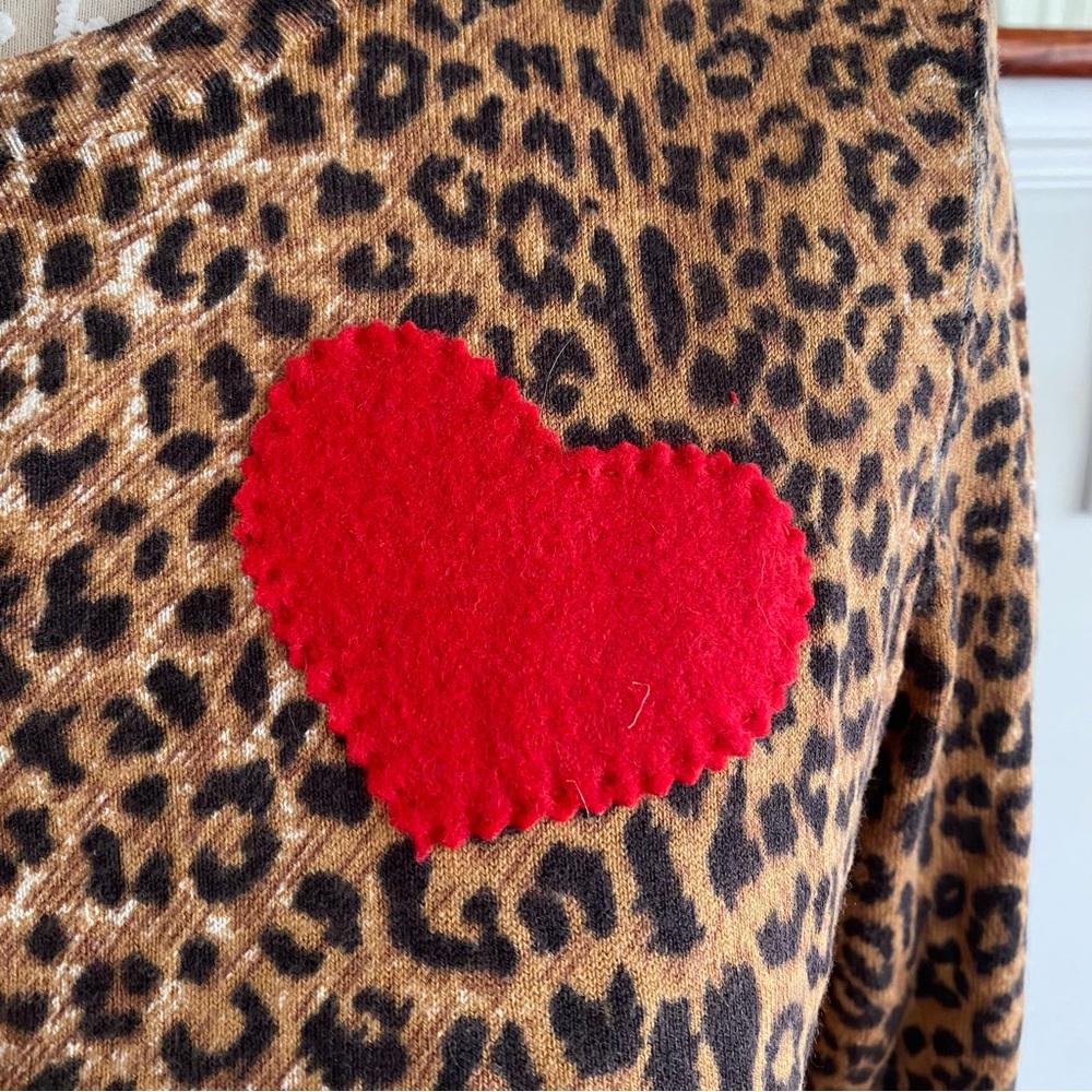J. MCLAUGHLIN Brown Animal Print Cardigan Red Heart Appliqué Medium - Picture 2 of 5